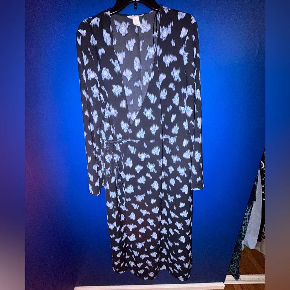 H&M Black and Blue Patterned Dress